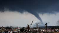 Une tornade ayant dévasté une ville aux États-Unis : dans ce pays, des alertes très précises sont émises 15 minutes avant. © Canva